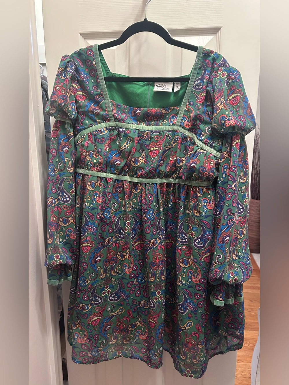HippieShake BabyDoll Dress w/Back Zipper,Bishop Sleeves.Green w/Multi Paisley.16